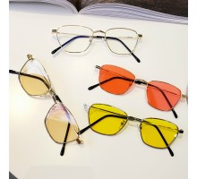 オシャレ サングラス ヒップホップ ファッションめがねレッドカラーレンズ赤いサングラス小さいフレームUVカット メタルフレーム男女兼用サングラス韓国ブランド眼鏡