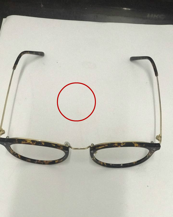 あなたのメガネは変形したか？メガネの歪みチェック！