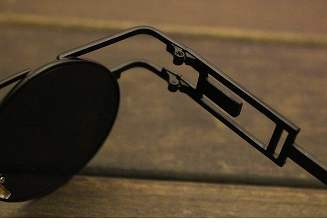 ミラー欧米セレブ眼鏡コーデスナップサングラス個性的