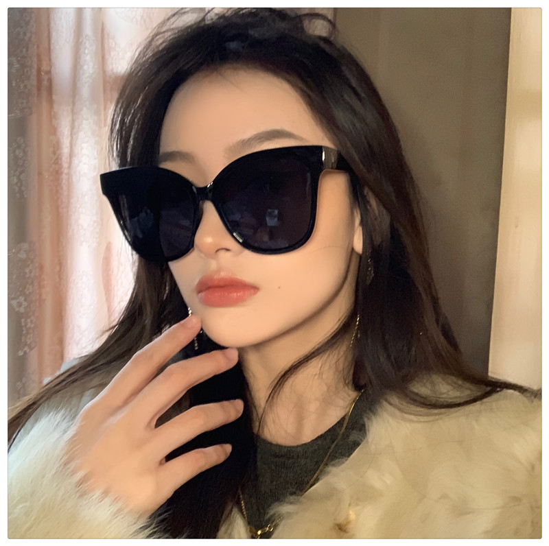 今年流行りgm韓国ブランド風サングラスおしゃれ2020サングラス ファッション定番トレンド女子シンプル眼鏡大きいフレーム白縁サングラスホワイト色